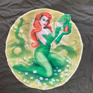 Poison Ivy tshirt small